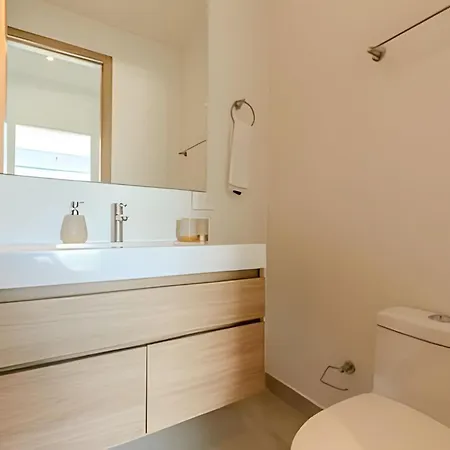 Nuevo, Lujoso Y Exclusivo Vista A La Laguna 3br Apartamento *