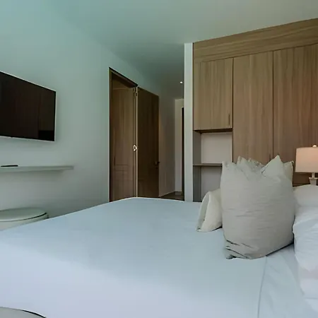 Nuevo, Lujoso Y Exclusivo Vista A La Laguna 3br Apartamento *