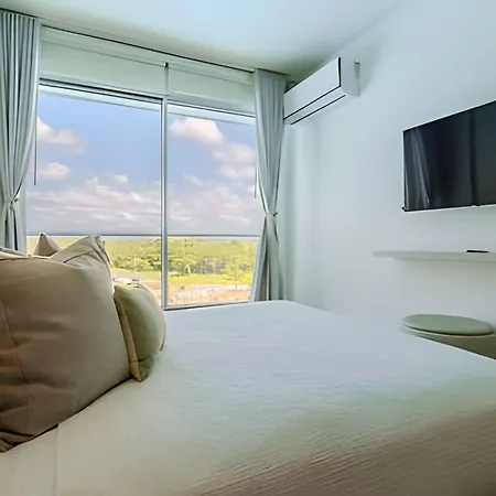 Nuevo, Lujoso Y Exclusivo Vista A La Laguna 3br Apartamento